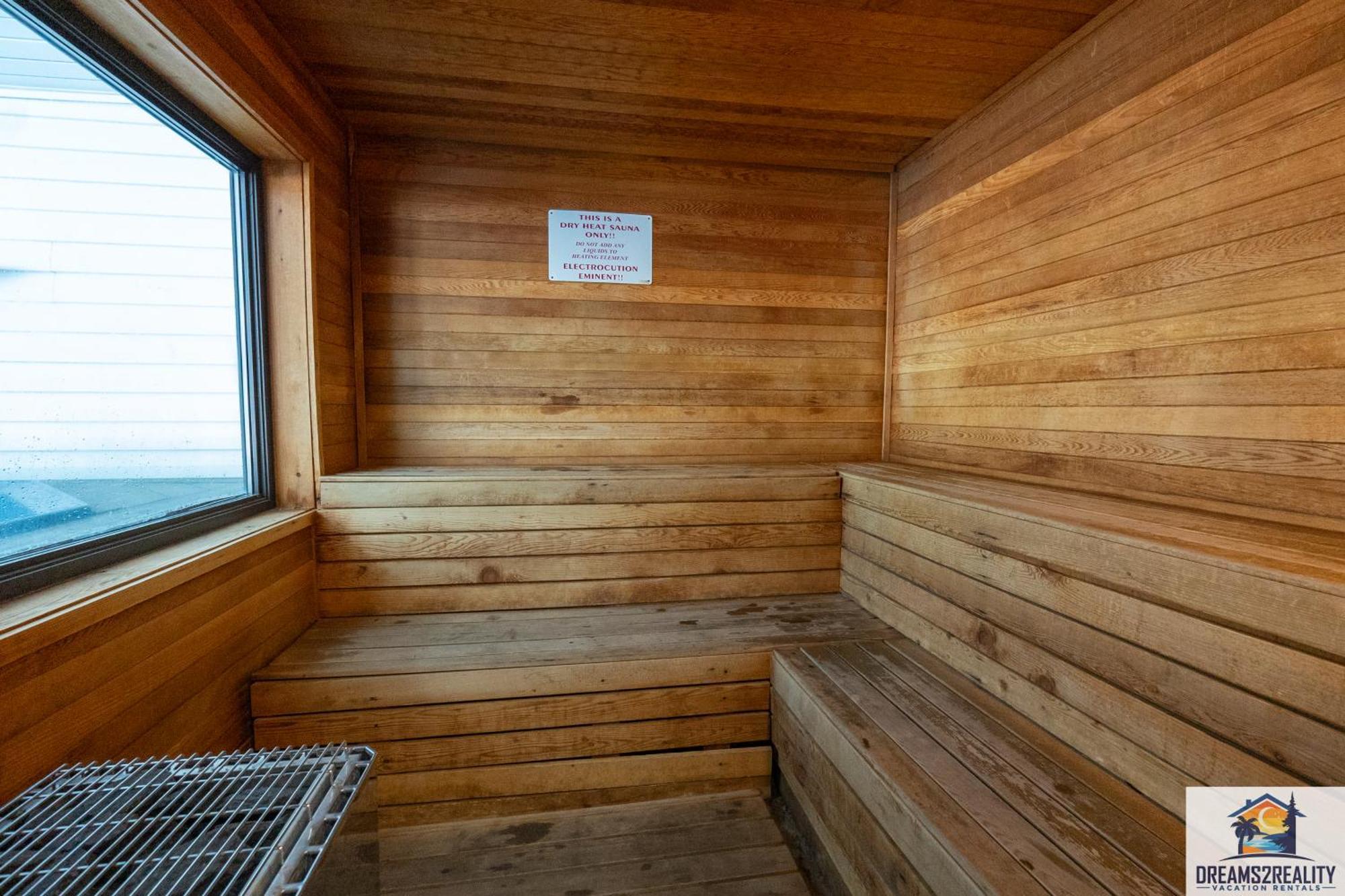 Holiday home 2br Updated Walk-in - 2 Pools - Near The Strip - Free Tickets Included - Fhc13