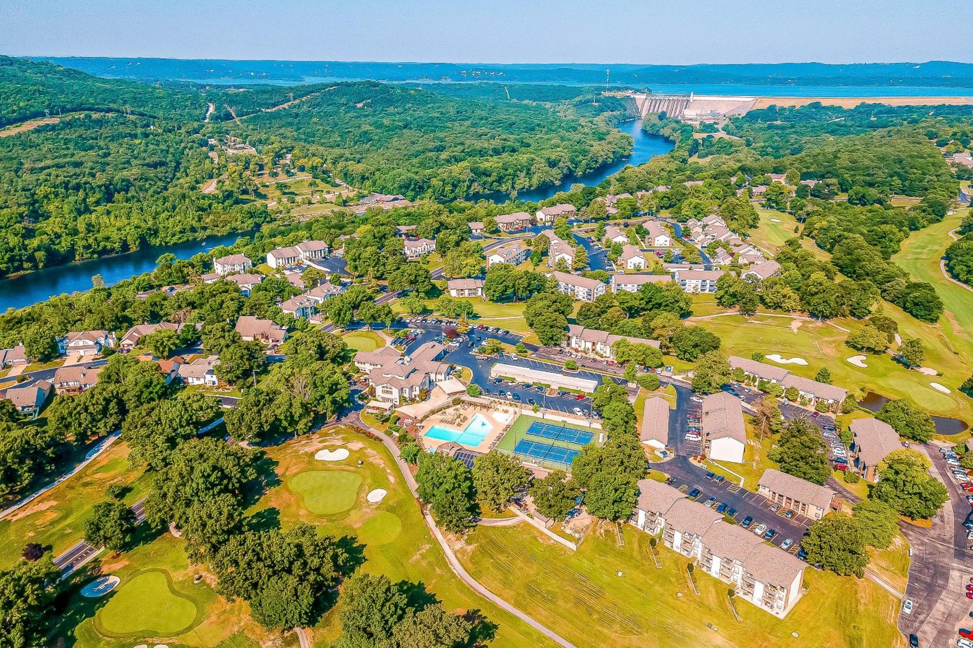 Couples Paradise & Retreat On The 18th Holiday home *