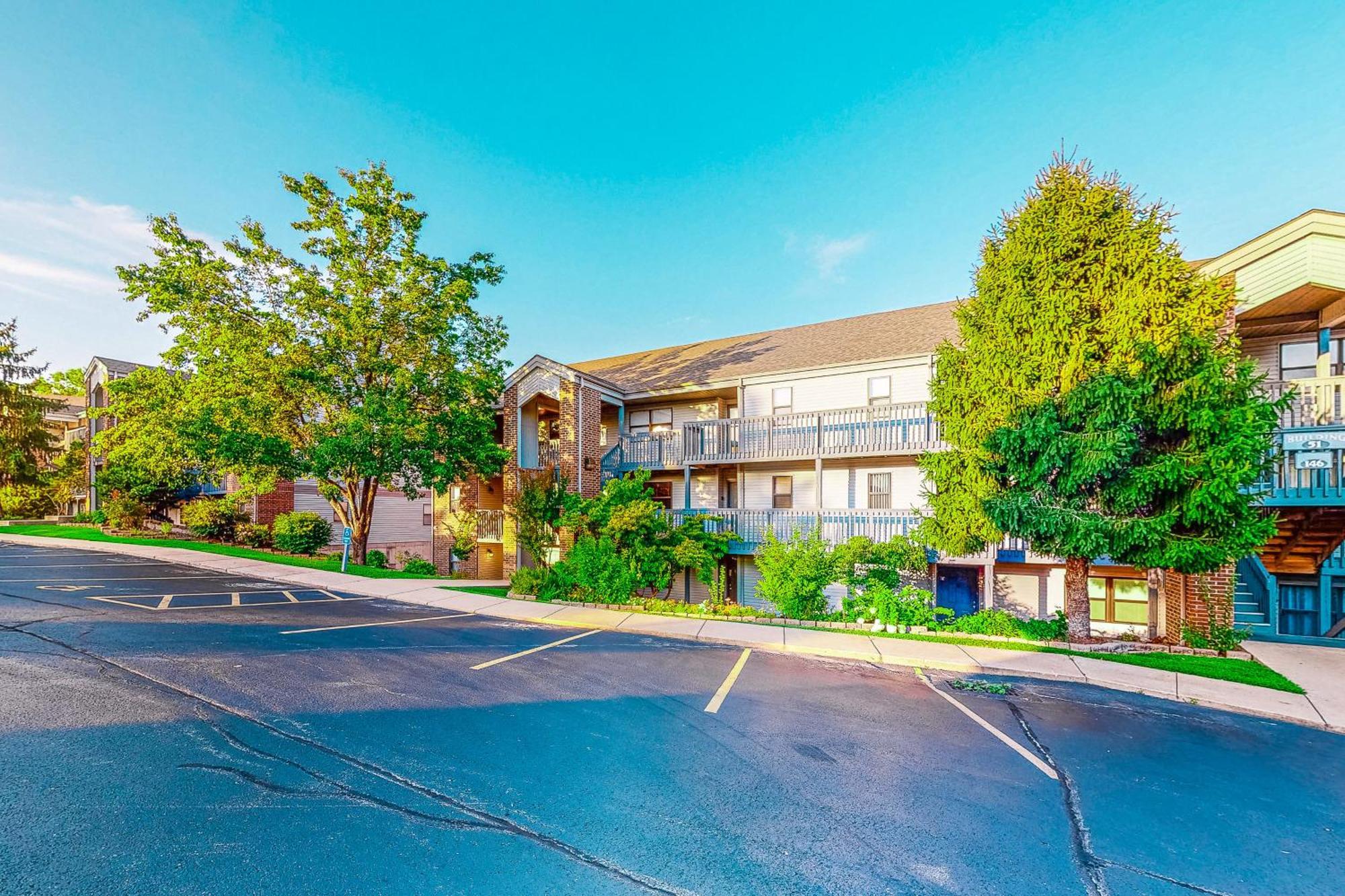 Lofty Retreat & Paradise Pointe Holiday home Branson