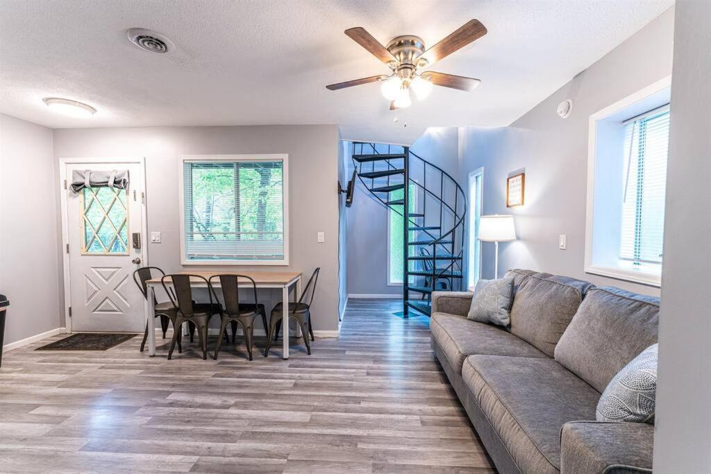 Tribesman #23 Newly Renovated, Near Silver Dollar * Branson