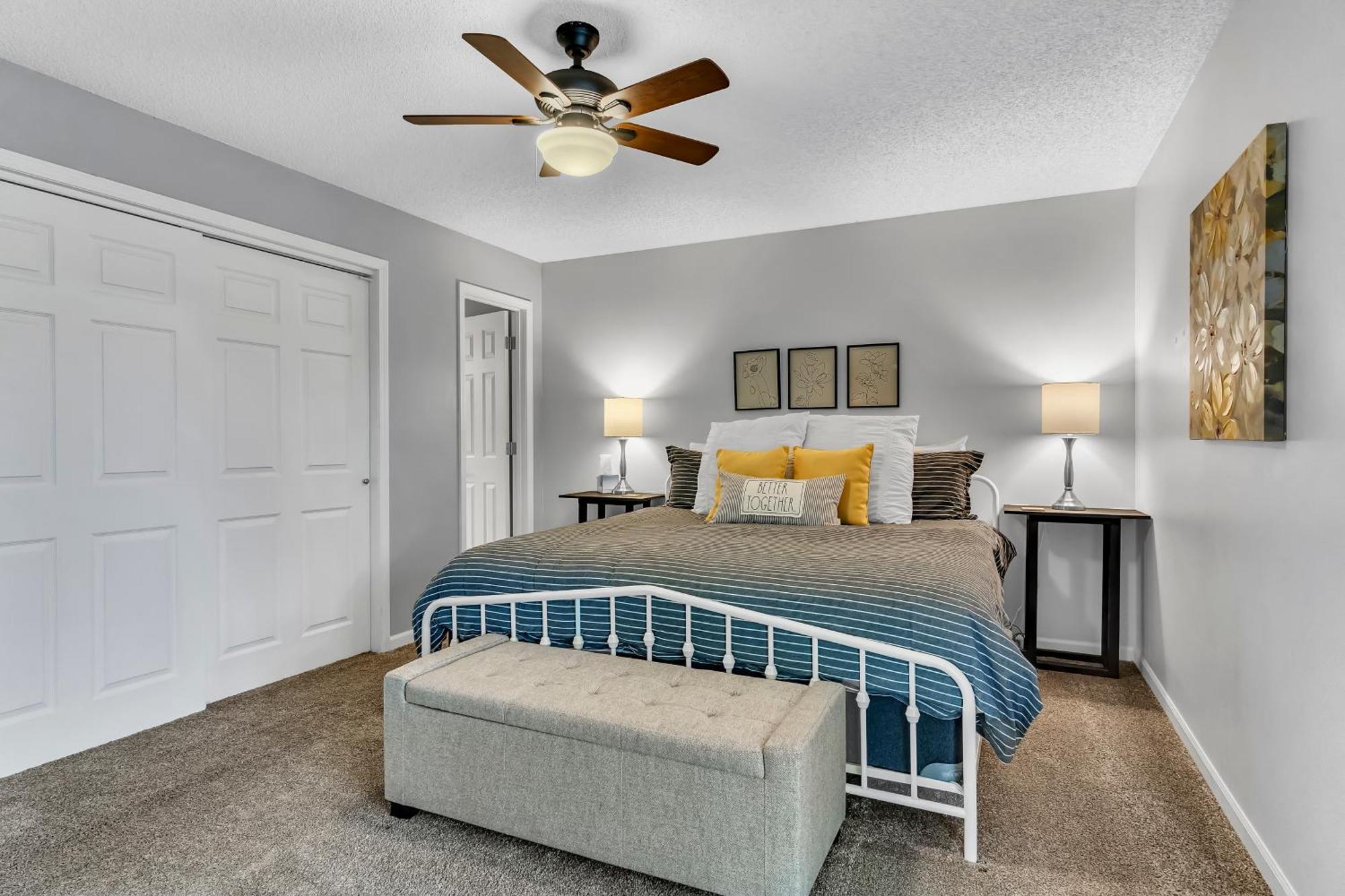 Bluff Retreat - Sleeps 6 - Heated Pool - Golf Apartment Branson
