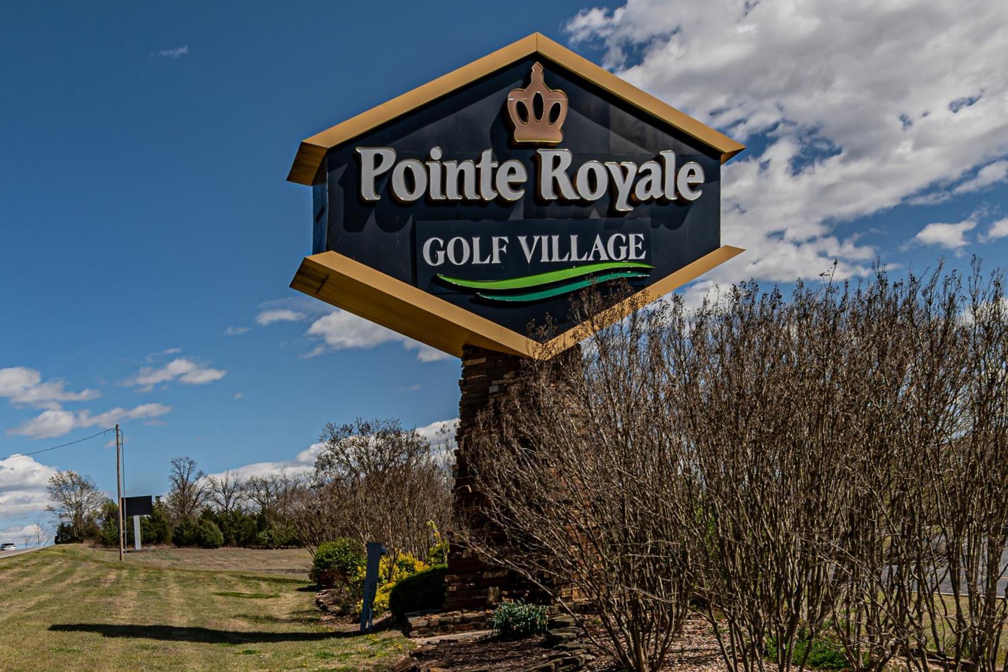 Bluff Retreat - Sleeps 6 - Heated Pool - Golf Apartment