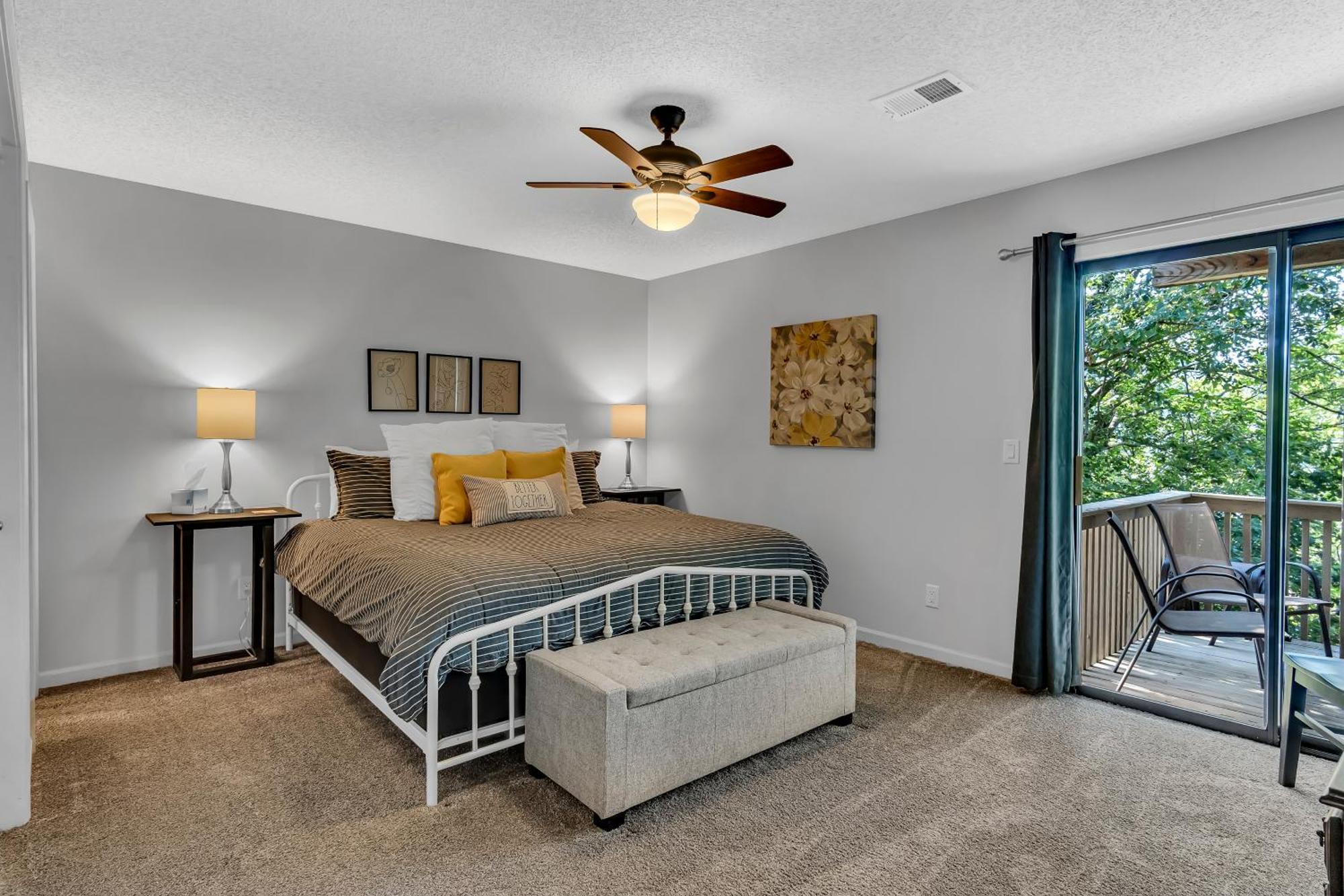 Bluff Retreat - Sleeps 6 - Heated Pool - Golf