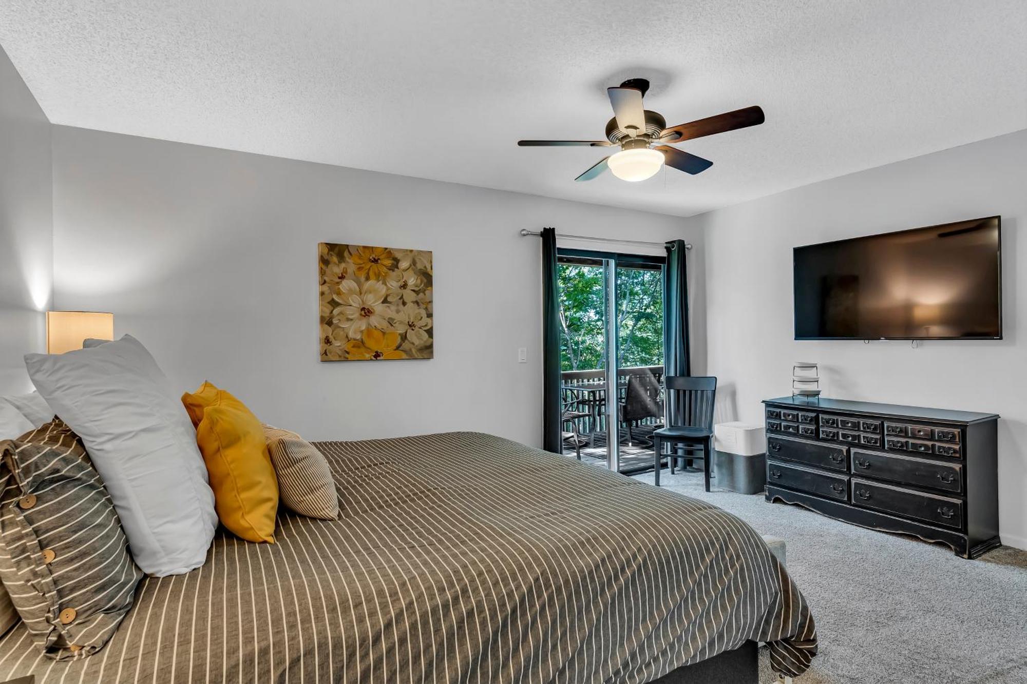 Bluff Retreat - Sleeps 6 - Heated Pool - Golf Branson