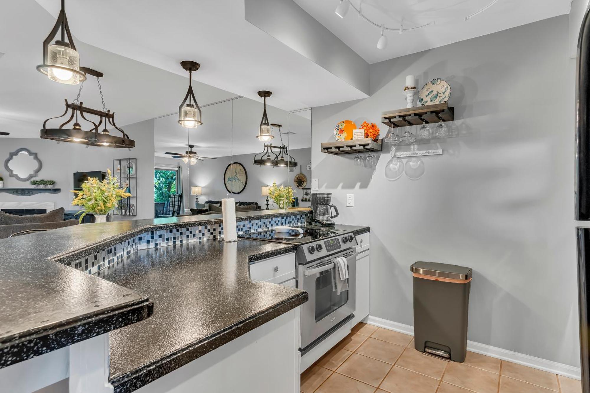 Apartment Bluff Retreat - Sleeps 6 - Heated Pool - Golf *