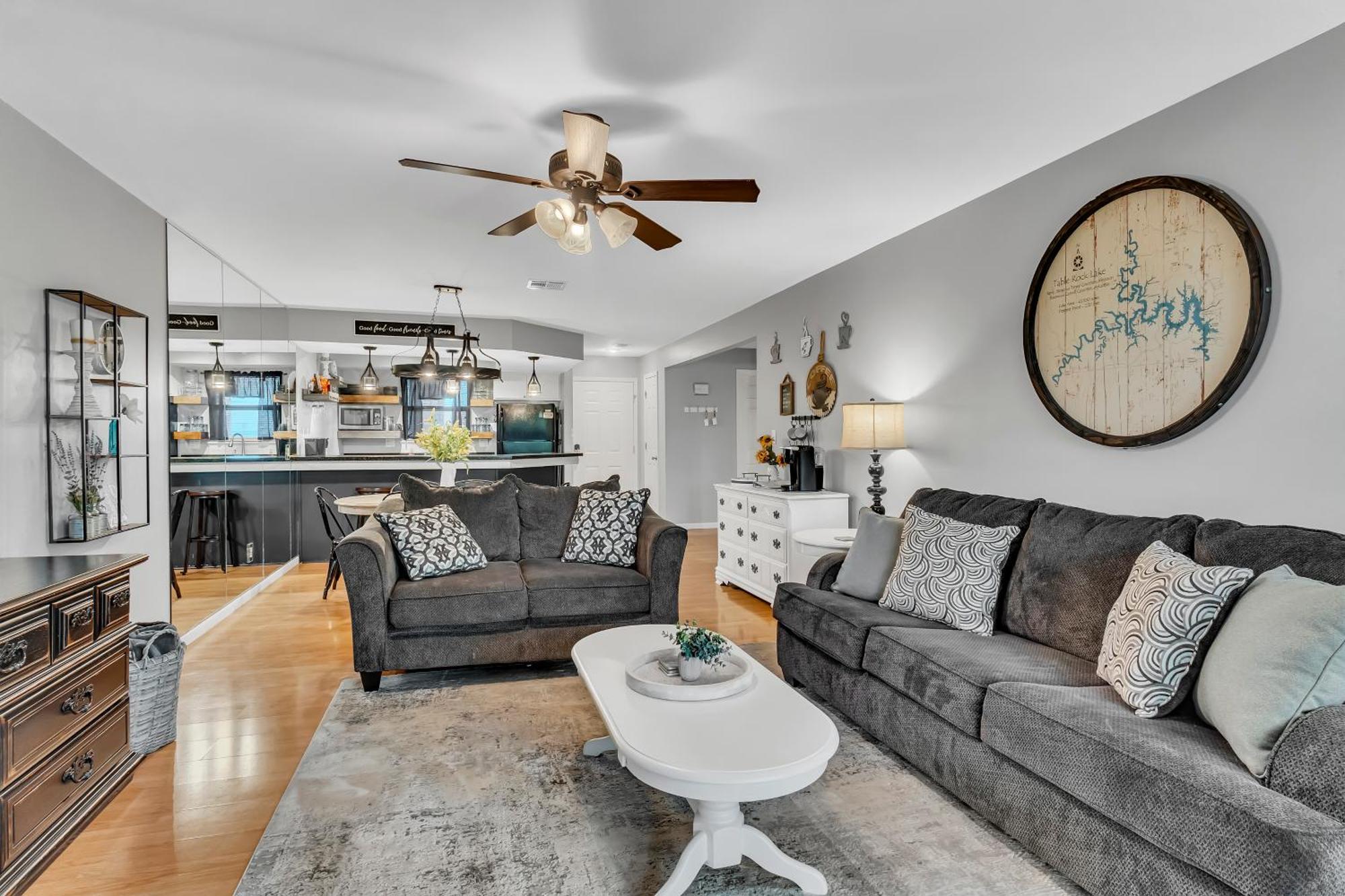 Bluff Retreat - Sleeps 6 - Heated Pool - Golf *