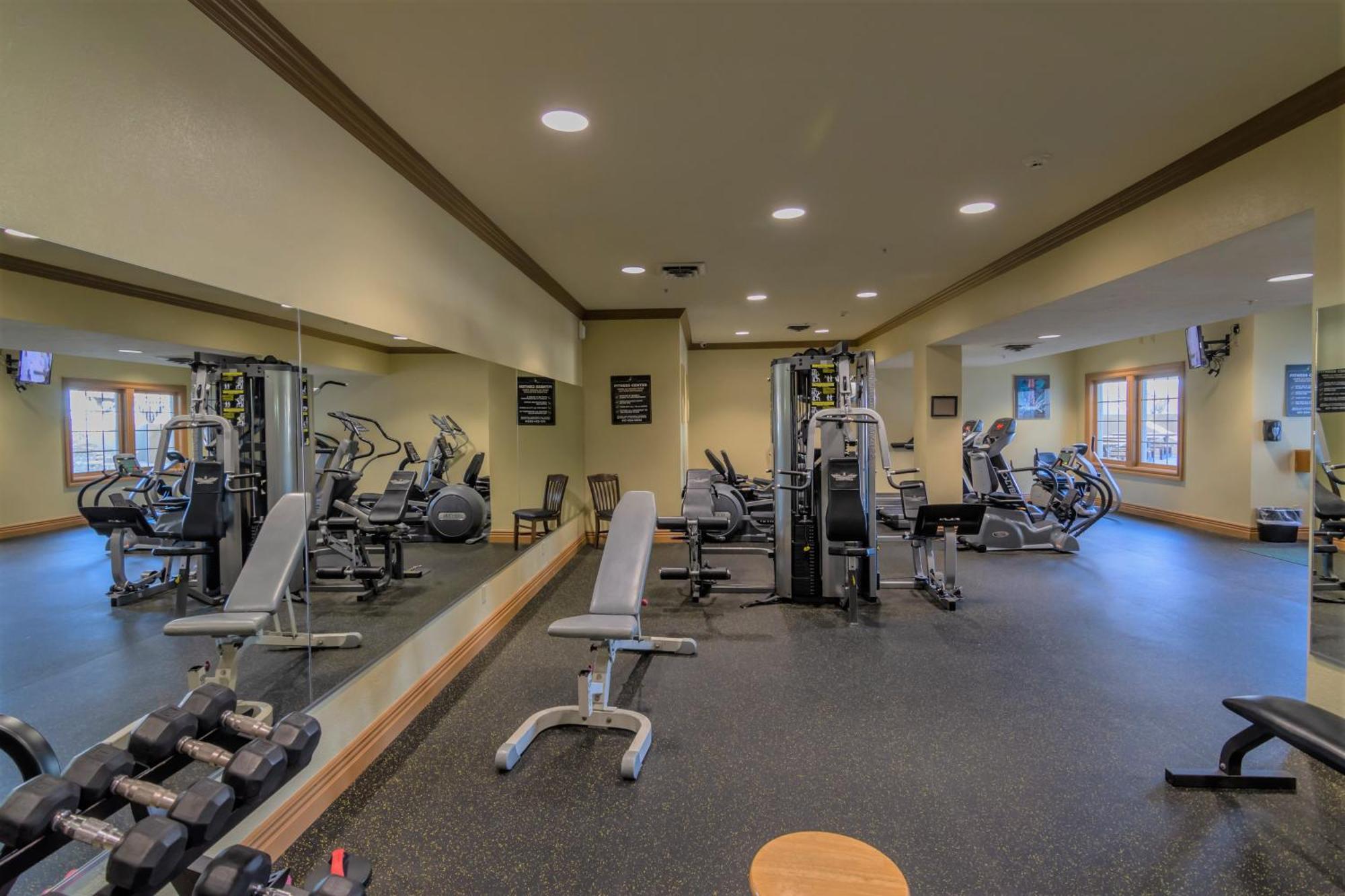 Bluff Retreat - Sleeps 6 - Heated Pool - Golf *