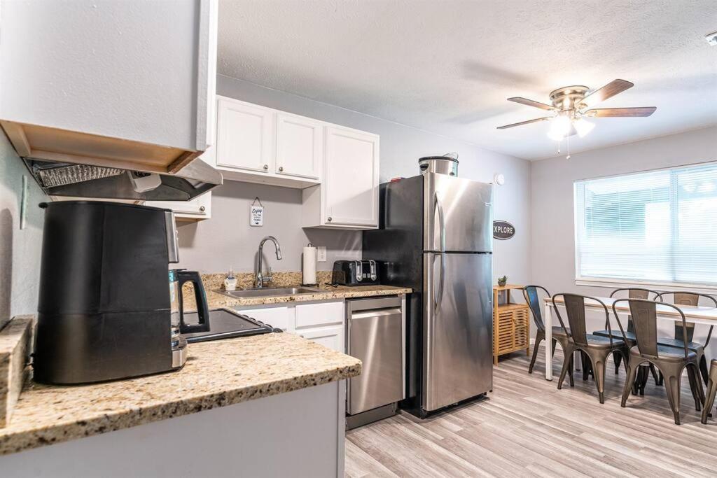 Indian Point #18 At Tribesman On Table Rock Near Silver Dollar City, Apartment *