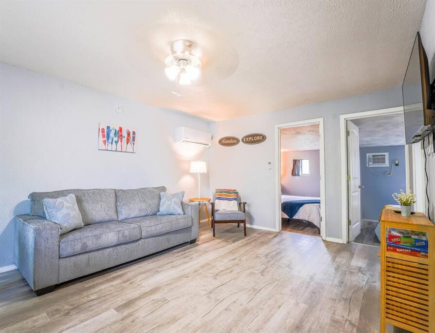 Apartment Indian Point #16 At Tribesman On Table Rock Near Silver Dollar City, *