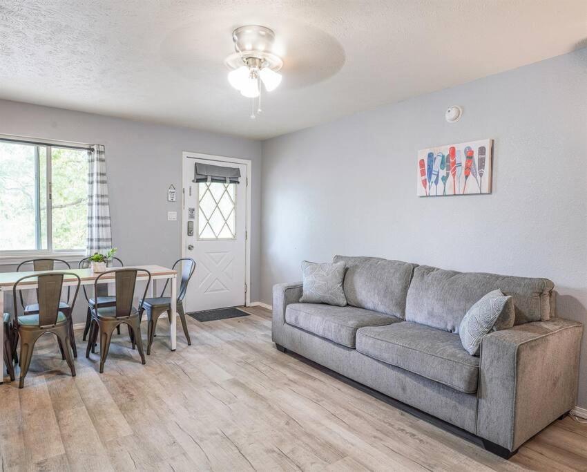 Apartment Indian Point #16 At Tribesman On Table Rock Near Silver Dollar City, *