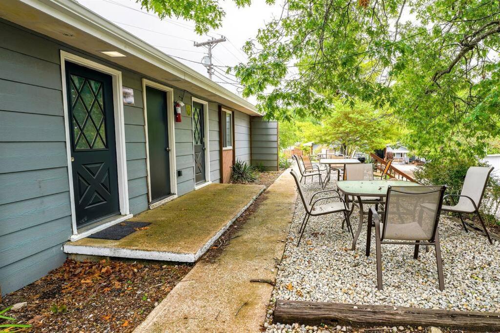 Indian Point #16 At Tribesman On Table Rock Near Silver Dollar City, Apartment *