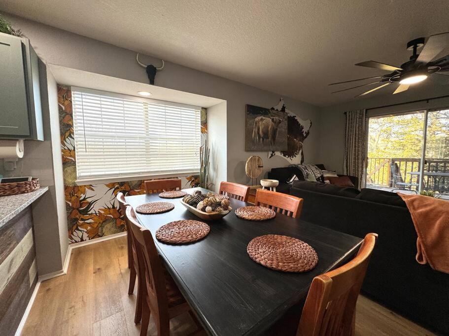 Modern Comfort: Updated Cozy In Indian Point * Branson