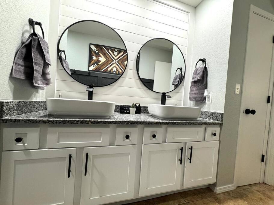 Modern Comfort: Updated Cozy In Indian Point * Branson