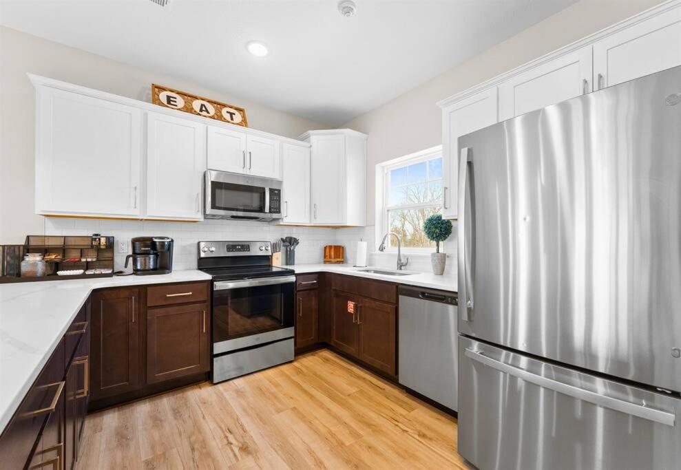 Holiday home Luxury Lakefront: 9br/8.5ba, Views, Peak Comfort
