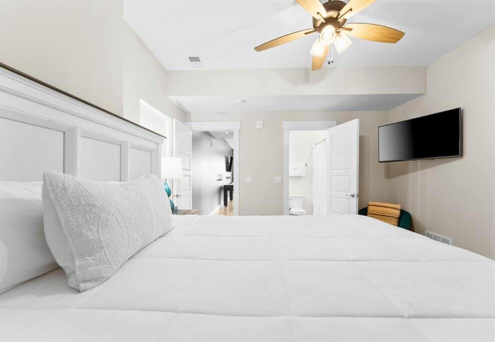 Luxury Lakefront: 9br/8.5ba, Views, Peak Comfort Branson