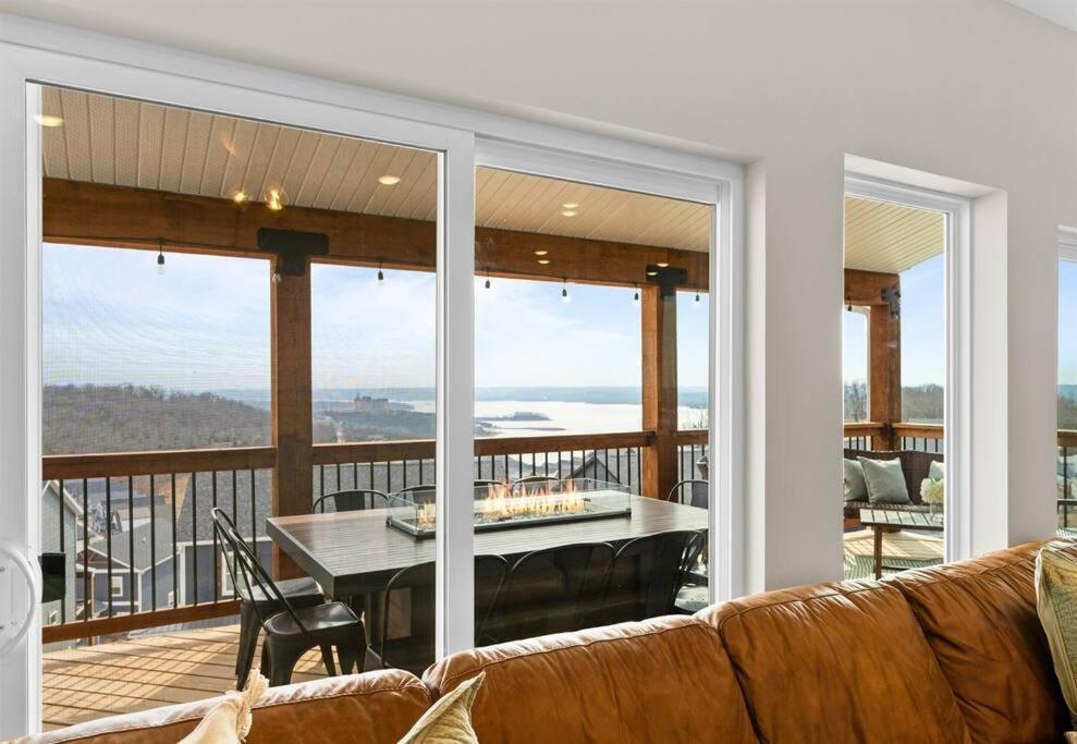 Holiday home Luxury Lakefront: 9br/8.5ba, Views, Peak Comfort Branson