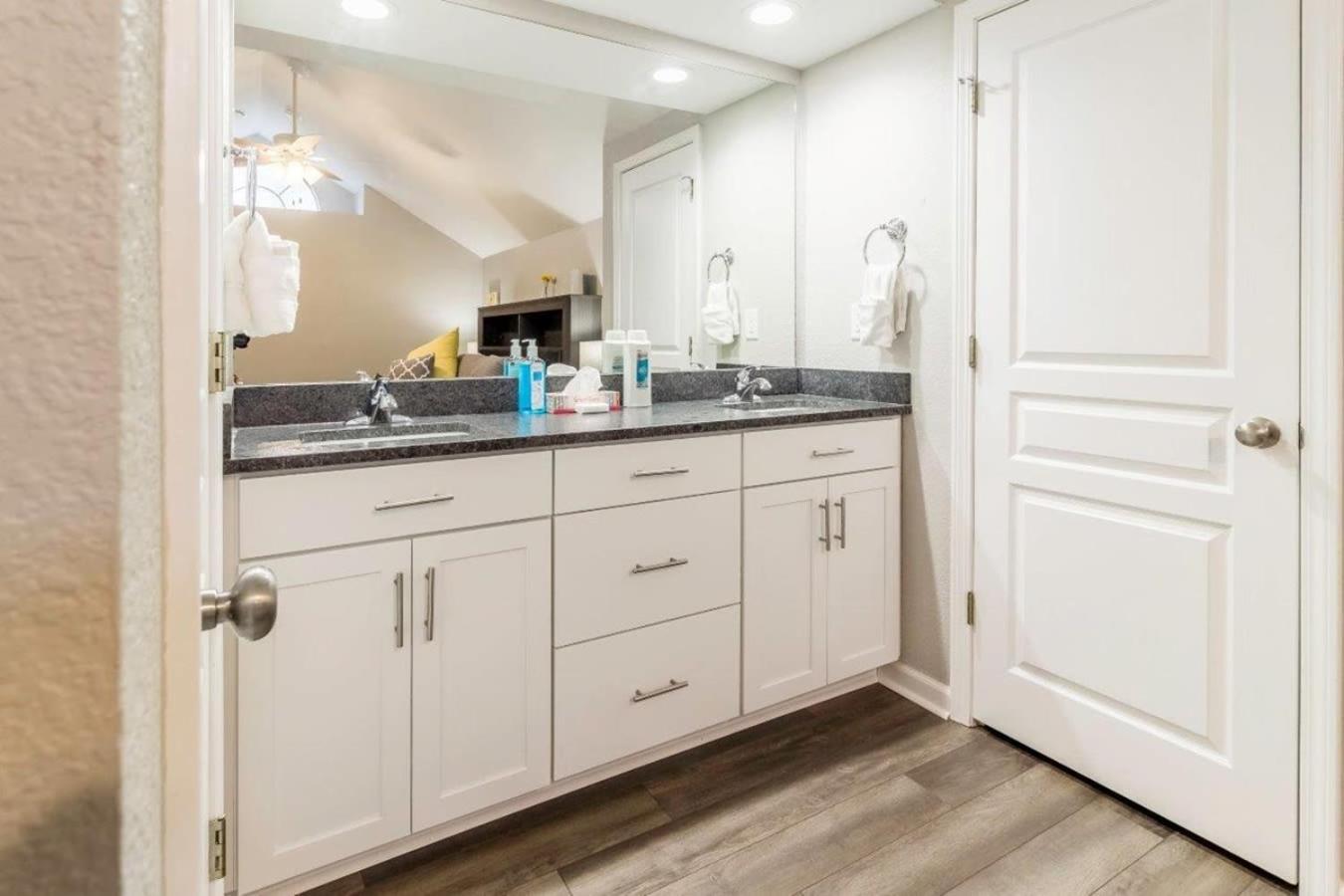 Apartment Updated Penthouse On Thousand Hills Golf Course With Views And Close To 76 Branson
