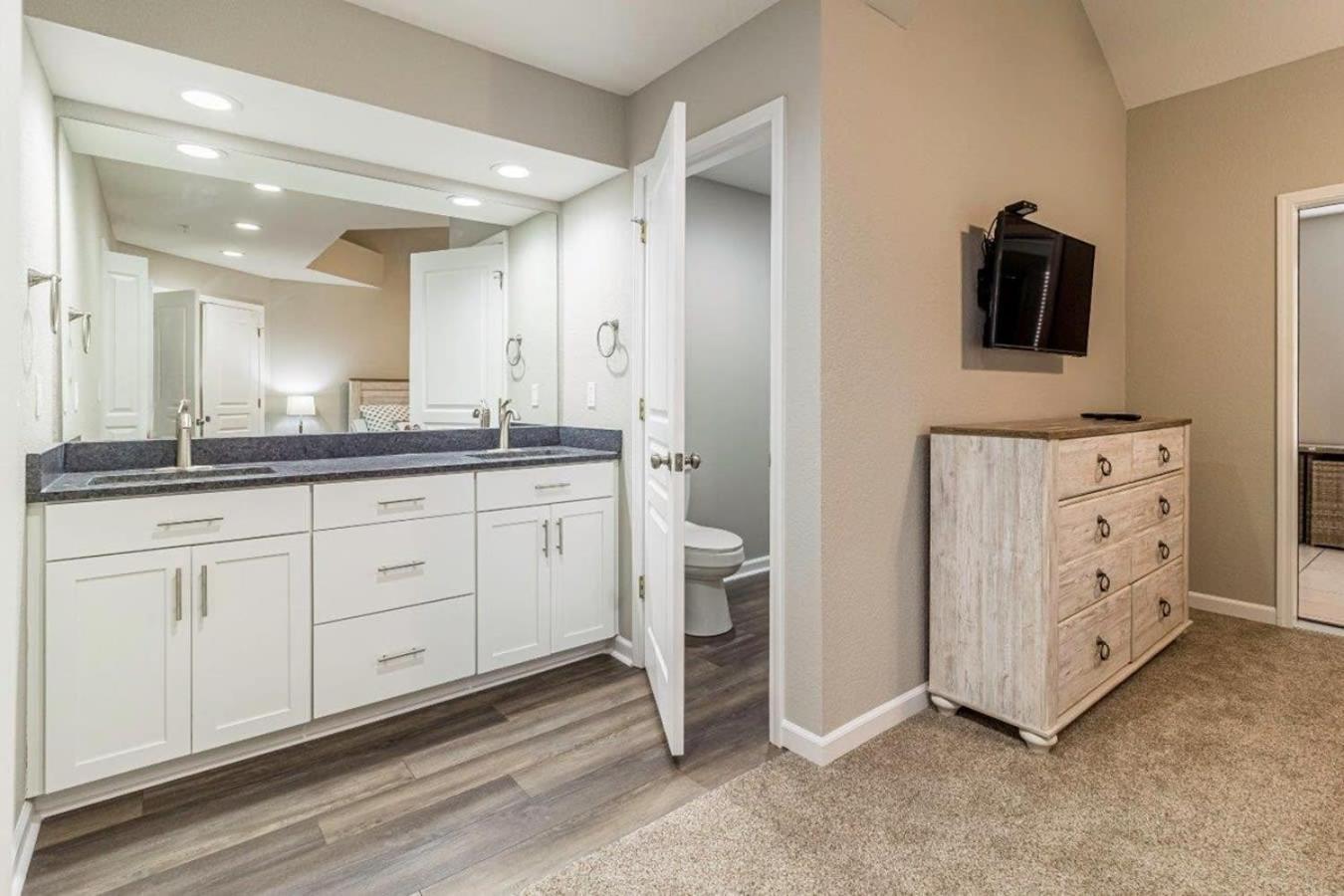Updated Penthouse On Thousand Hills Golf Course With Views And Close To 76 Apartment *