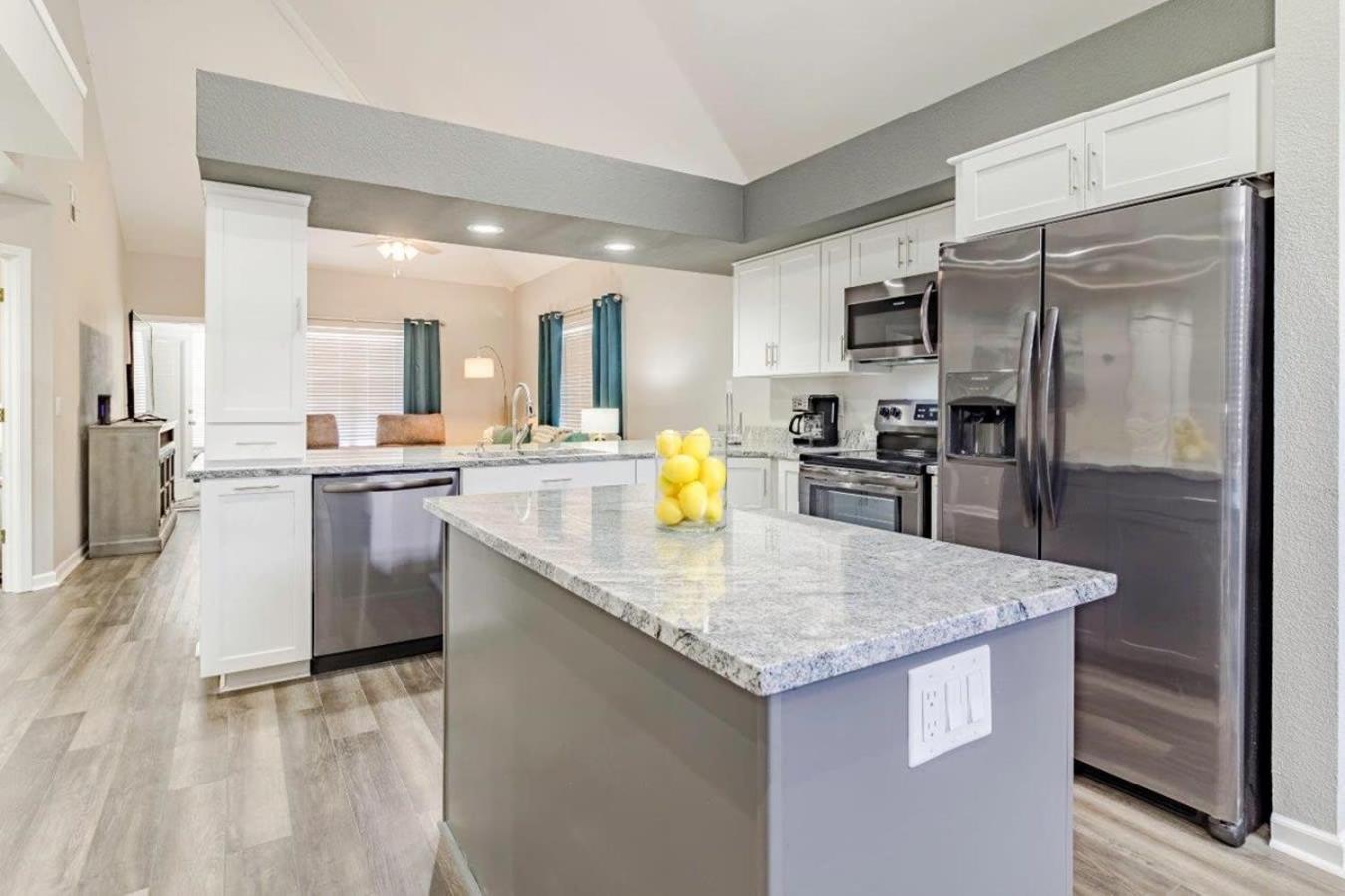 Apartment Updated Penthouse On Thousand Hills Golf Course With Views And Close To 76
