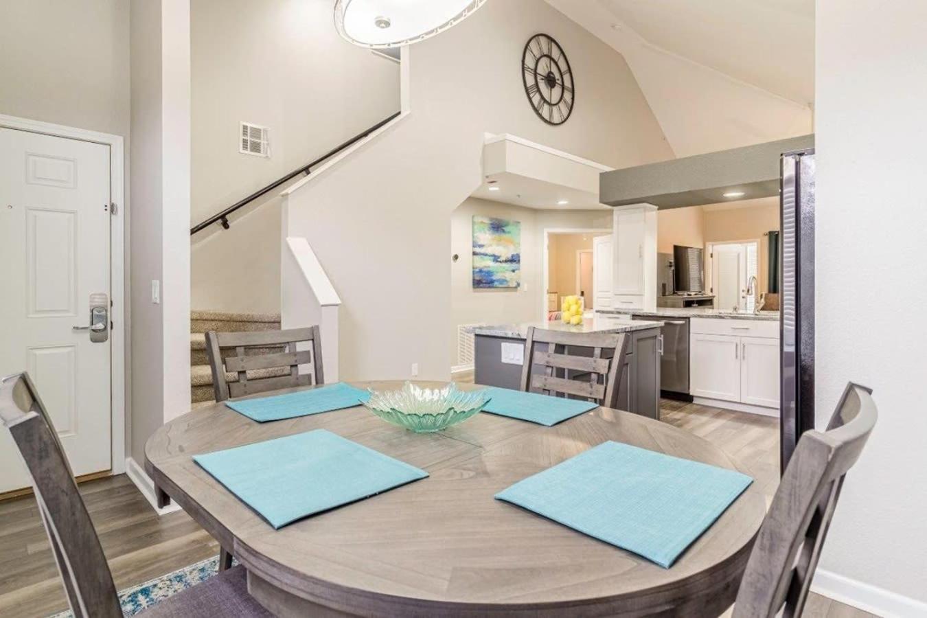Apartment Updated Penthouse On Thousand Hills Golf Course With Views And Close To 76 Branson