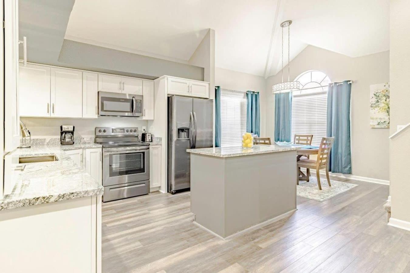 Updated Penthouse On Thousand Hills Golf Course With Views And Close To 76 Branson