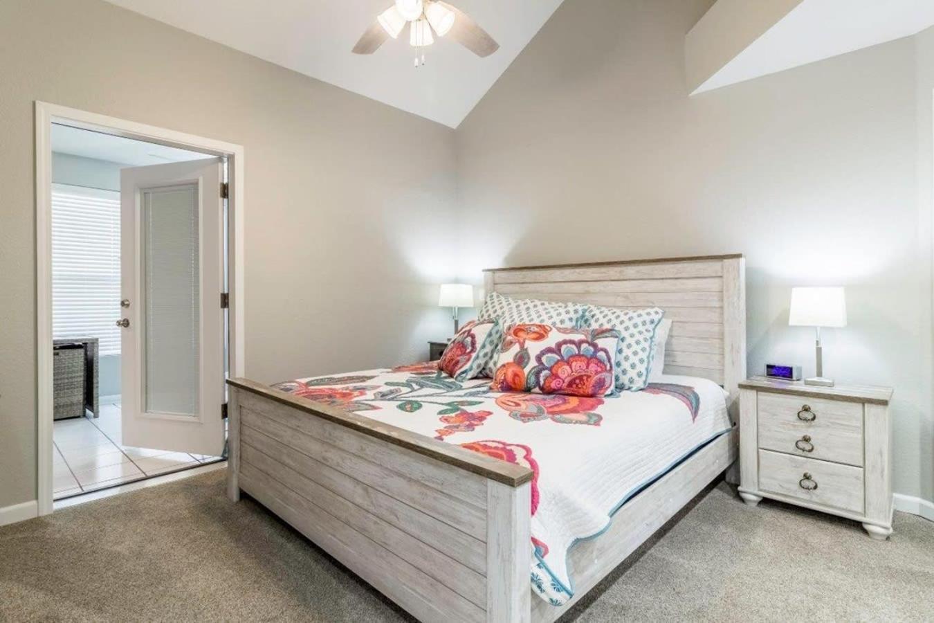Updated Penthouse On Thousand Hills Golf Course With Views And Close To 76 Apartment