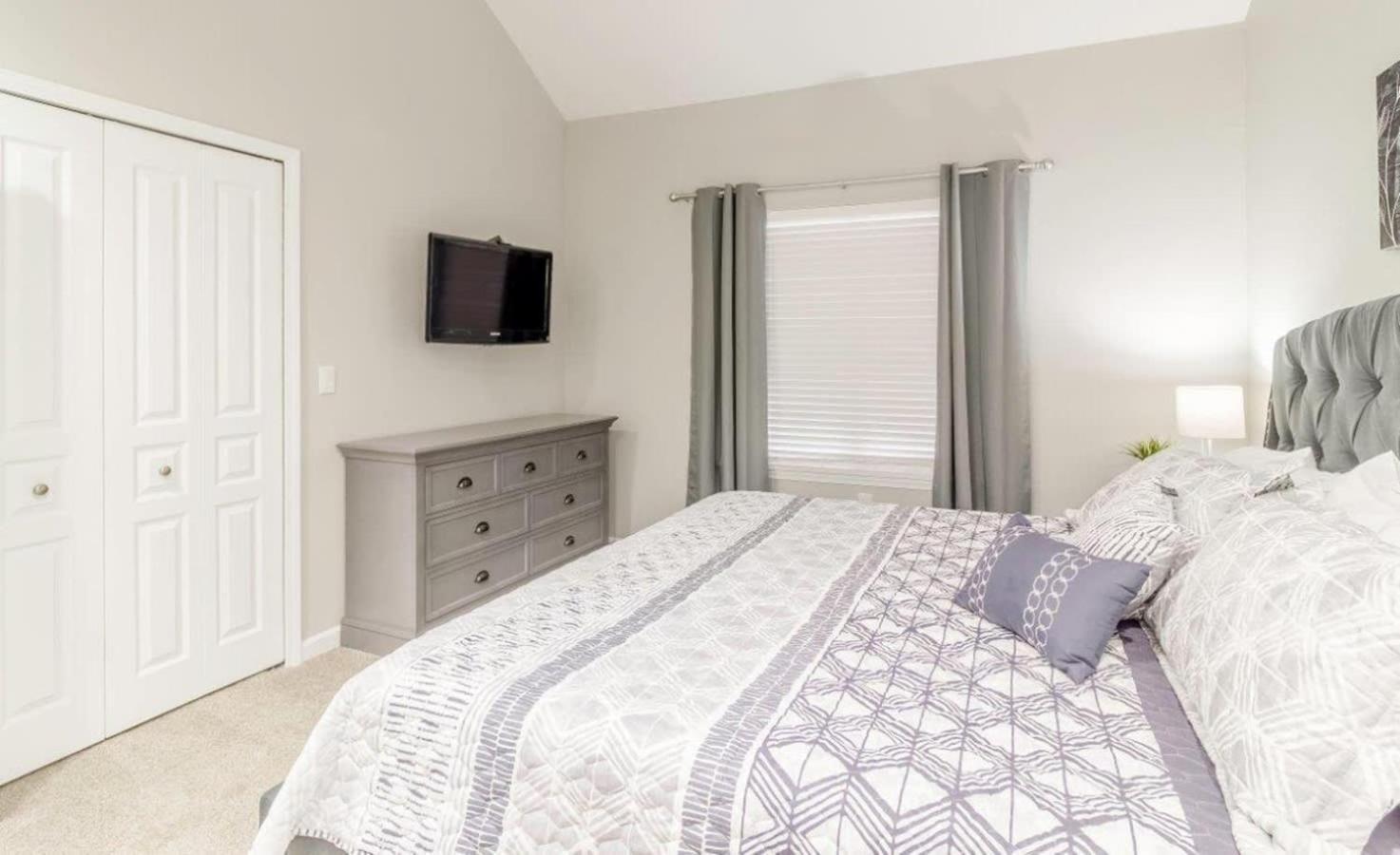 Updated Penthouse On Thousand Hills Golf Course With Views And Close To 76 Branson