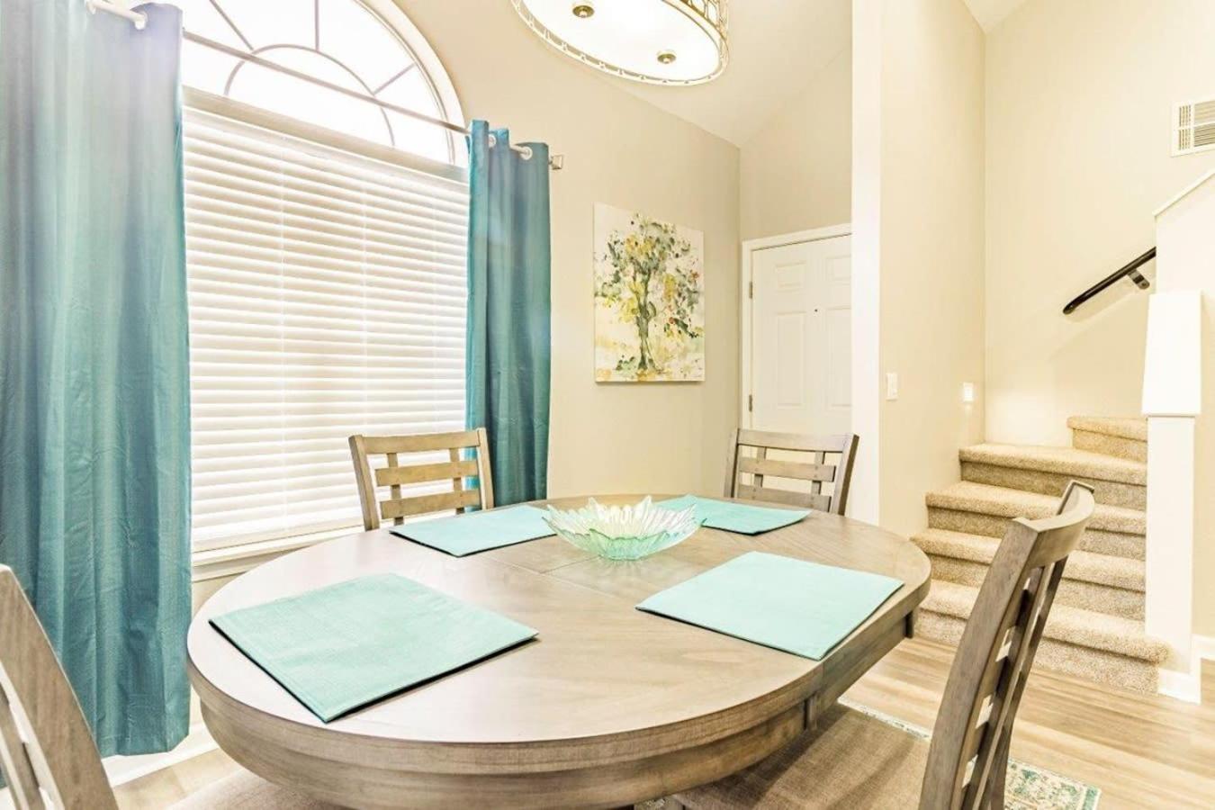 Updated Penthouse On Thousand Hills Golf Course With Views And Close To 76