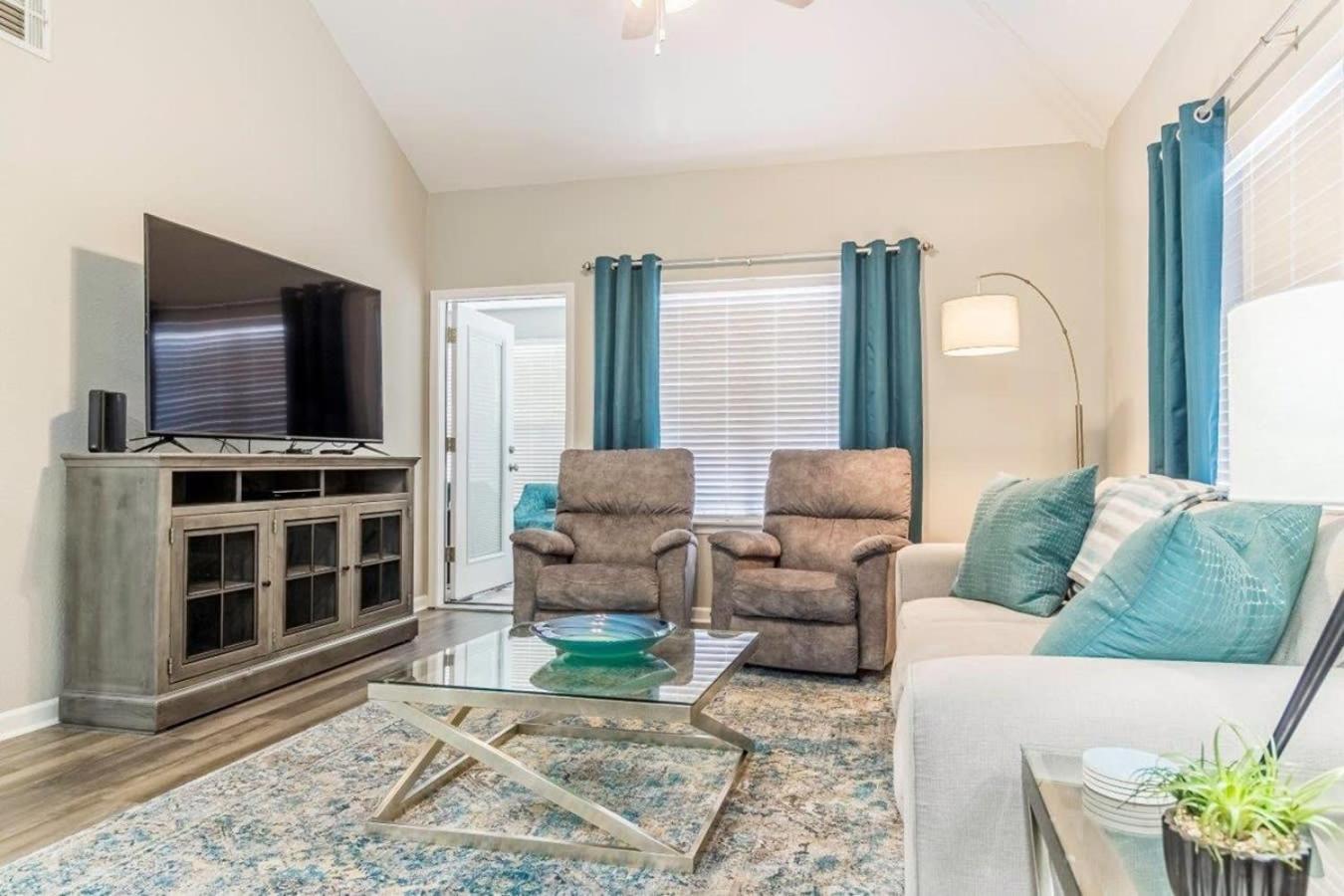Updated Penthouse On Thousand Hills Golf Course With Views And Close To 76 * Branson