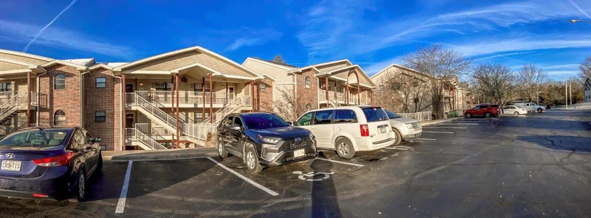 On Thousand Hills Golf Course With Indoor Pool And Hot Tub Apartment Branson