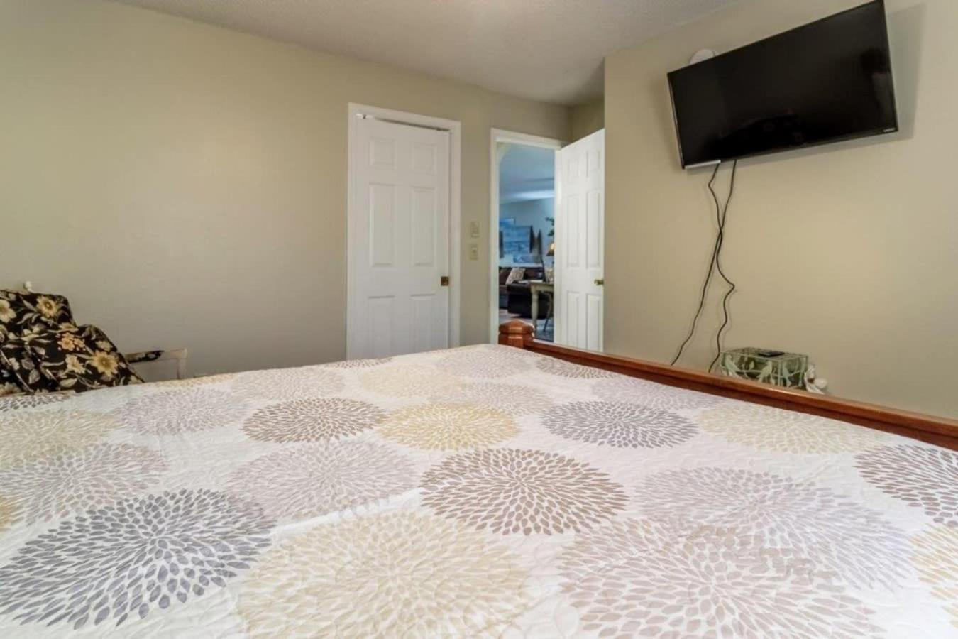 On Thousand Hills Golf Course With Indoor Pool And Hot Tub Apartment