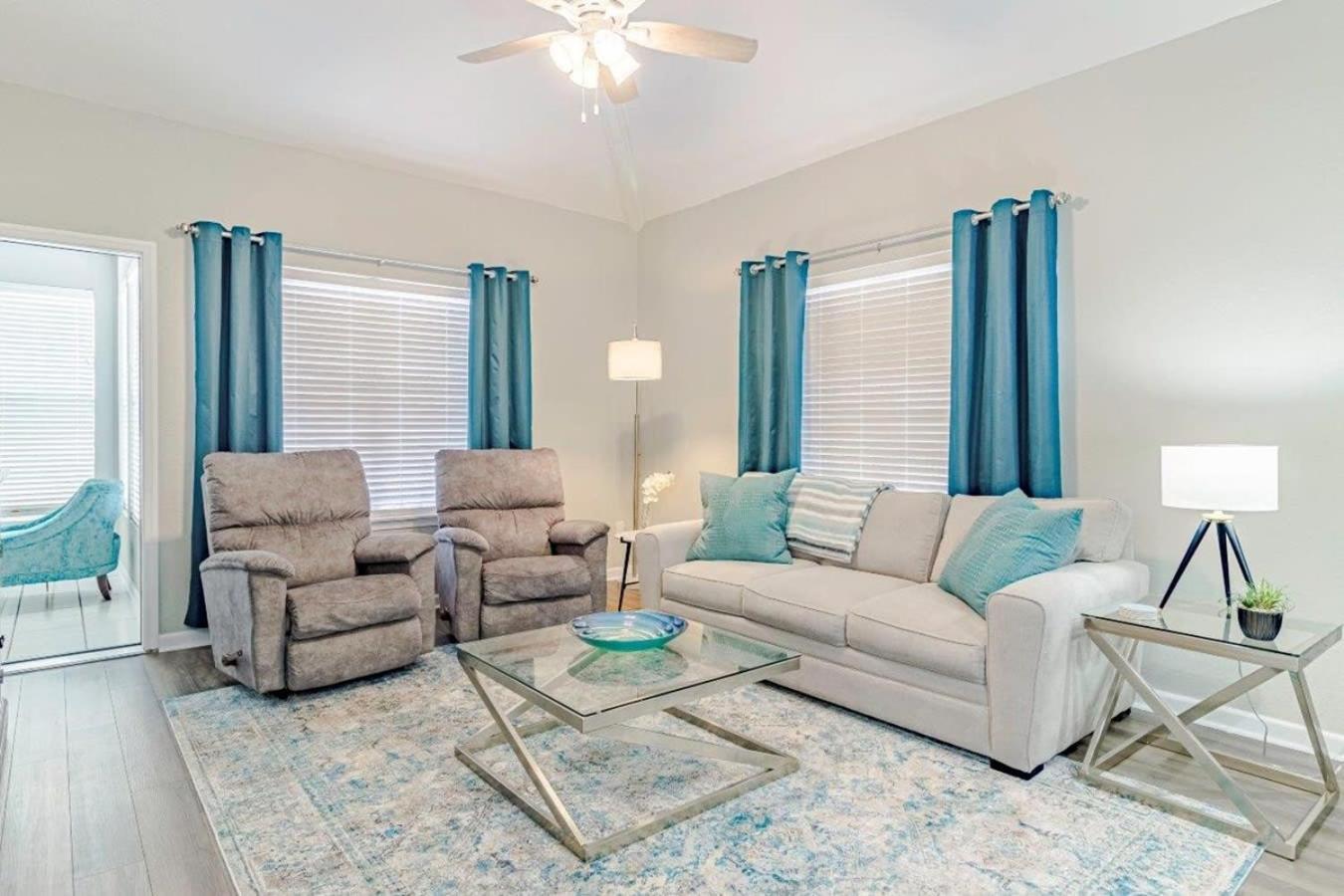Apartment Updated Penthouse On Thousand Hills Golf Course With Views And Close To 76 *