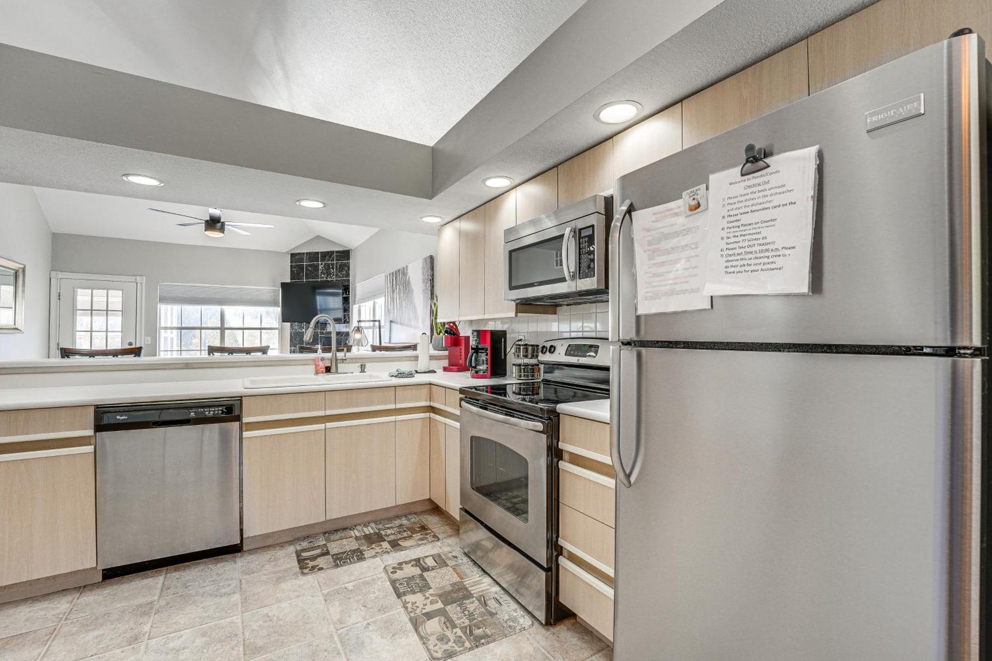 With Amenities And Marina Views! Apartment Branson