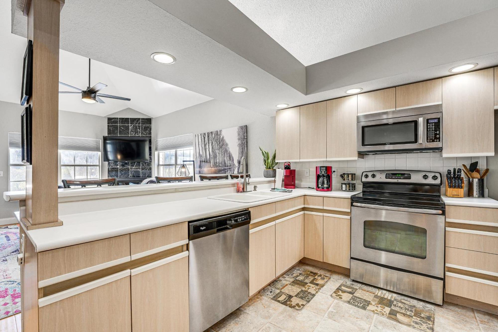 Apartment With Amenities And Marina Views!
