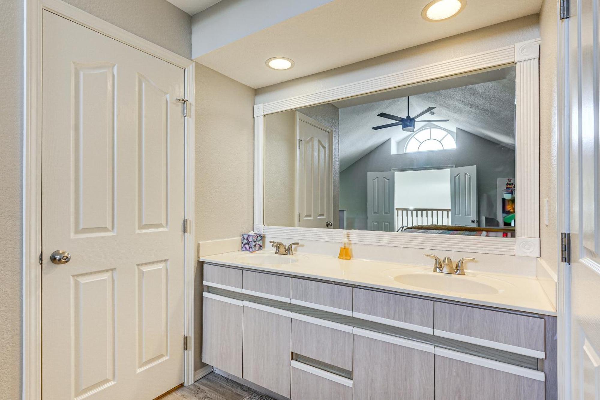 With Amenities And Marina Views! * Branson