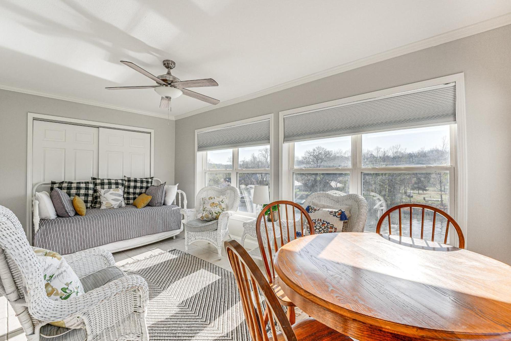 Apartment With Amenities And Marina Views!