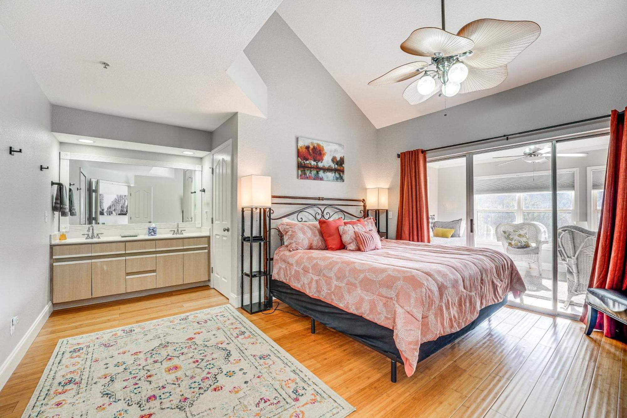 Apartment With Amenities And Marina Views!