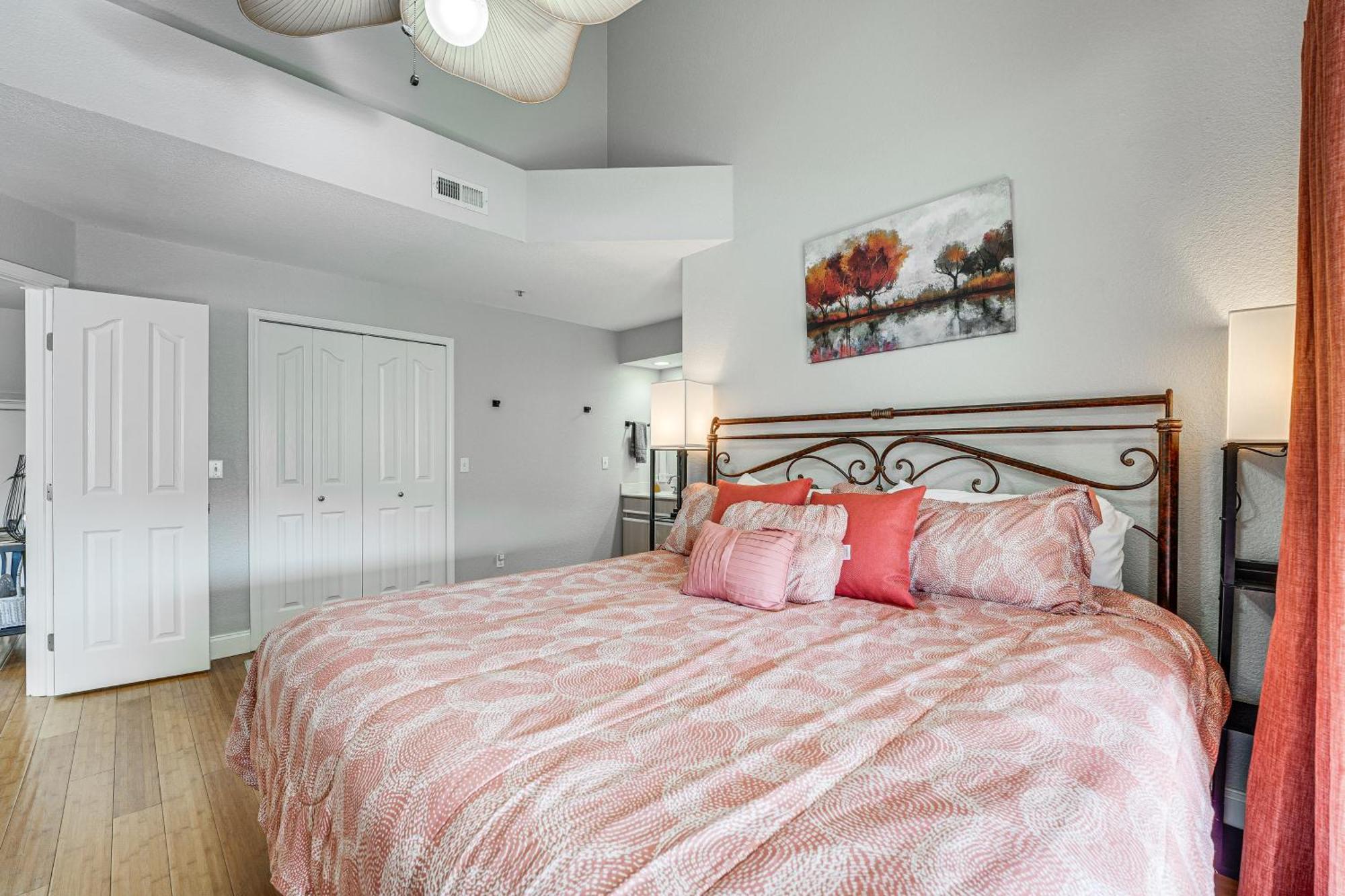 With Amenities And Marina Views! Apartment Branson