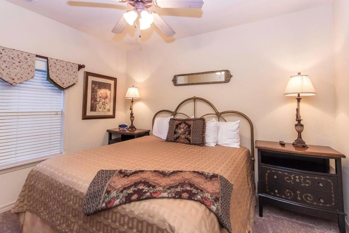 Apartment With A Walkout And Elevator Access At Thousand Hills And Next To 76 *