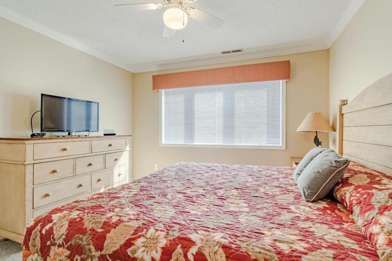 On Table Rock With Views And Pool And Wifi Near Silver Dollar Apartment Branson