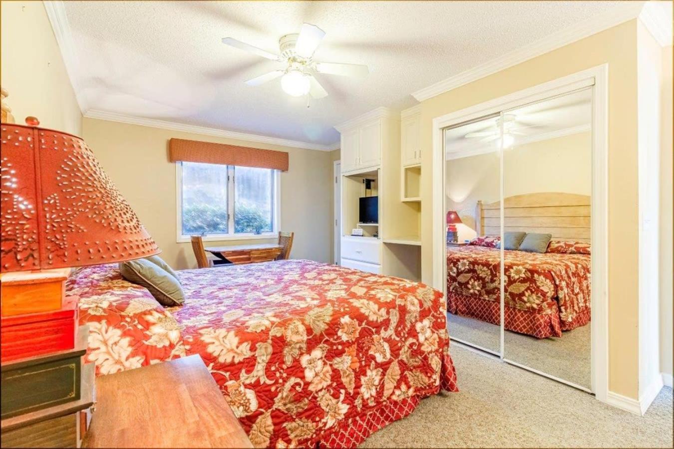 On Table Rock With Views And Pool And Wifi Near Silver Dollar Branson