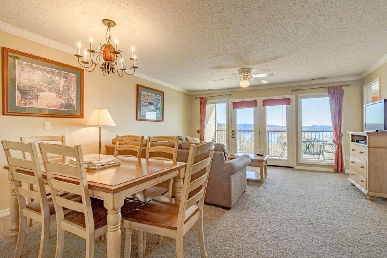 On Table Rock With Views And Pool And Wifi Near Silver Dollar