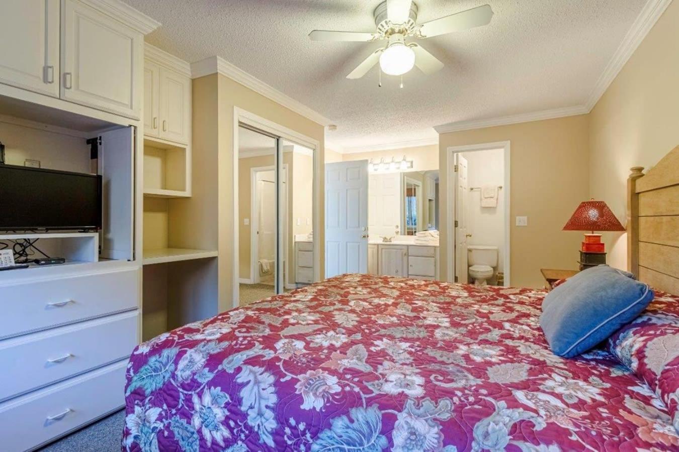 On Table Rock With Views And Pool And Wifi Close To Silver Dollar Branson