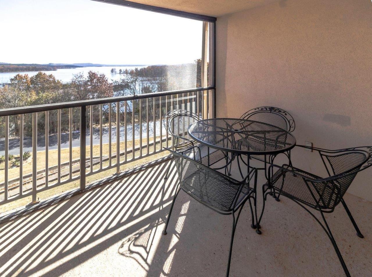On Table Rock With Views And Pool And Wifi Close To Silver Dollar Apartment Branson