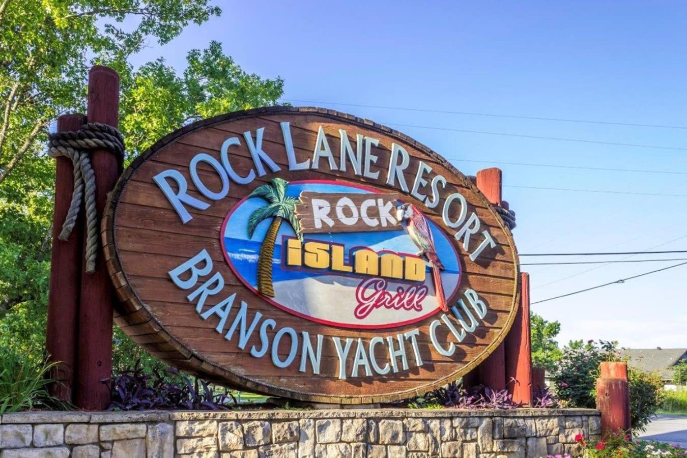 Apartment On Table Rock With Views And Pool And Wifi Close To Silver Dollar Branson