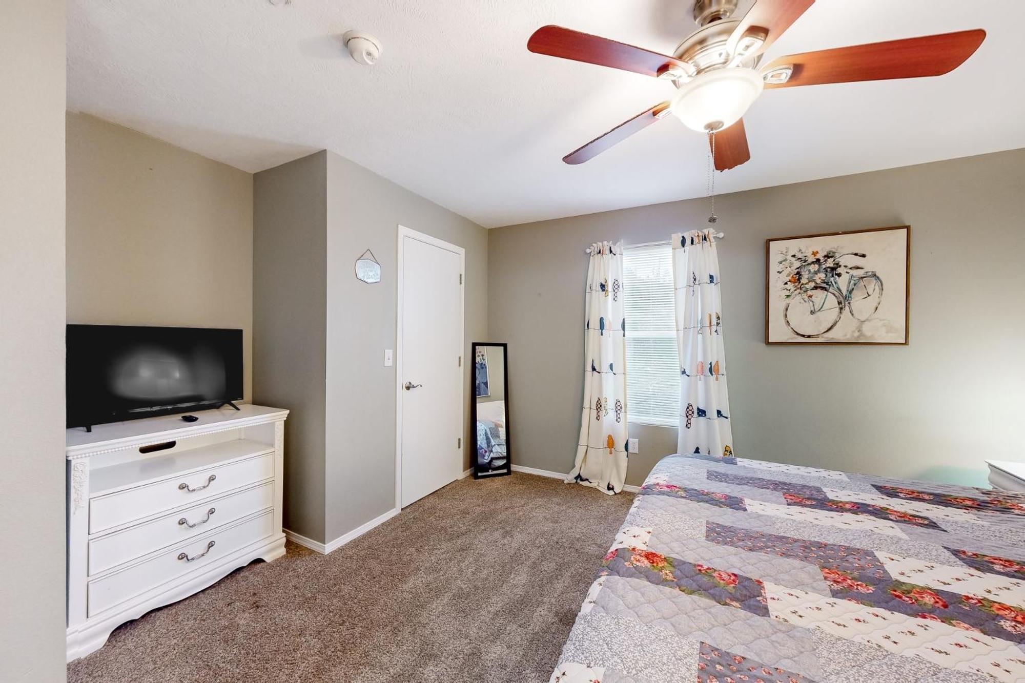 Apartment Hillside Living Units 5 & 6 *