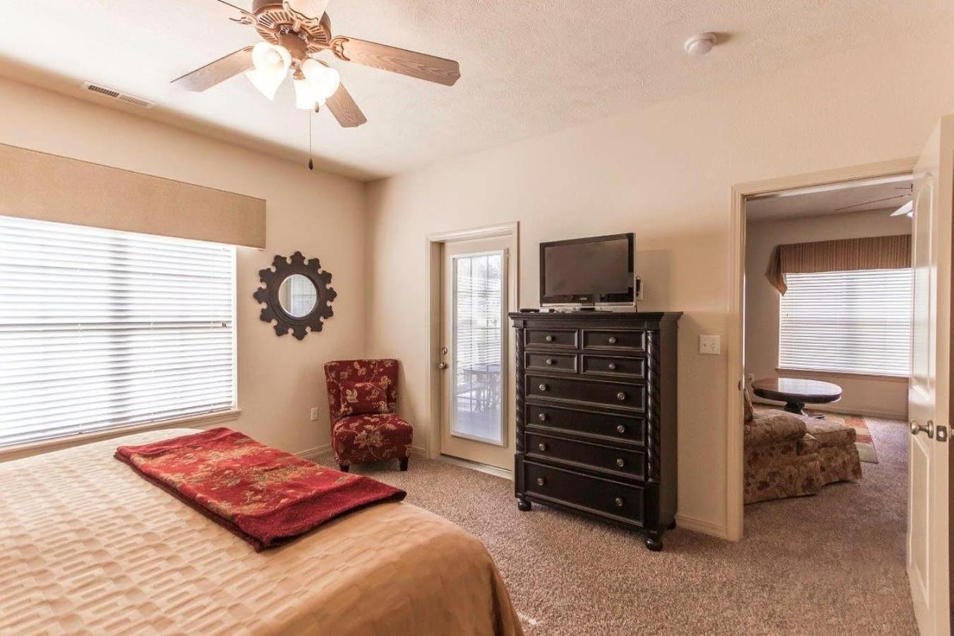 Apartment With A Walkout And Elevator Access At Thousand Hills And Next To 76 Branson