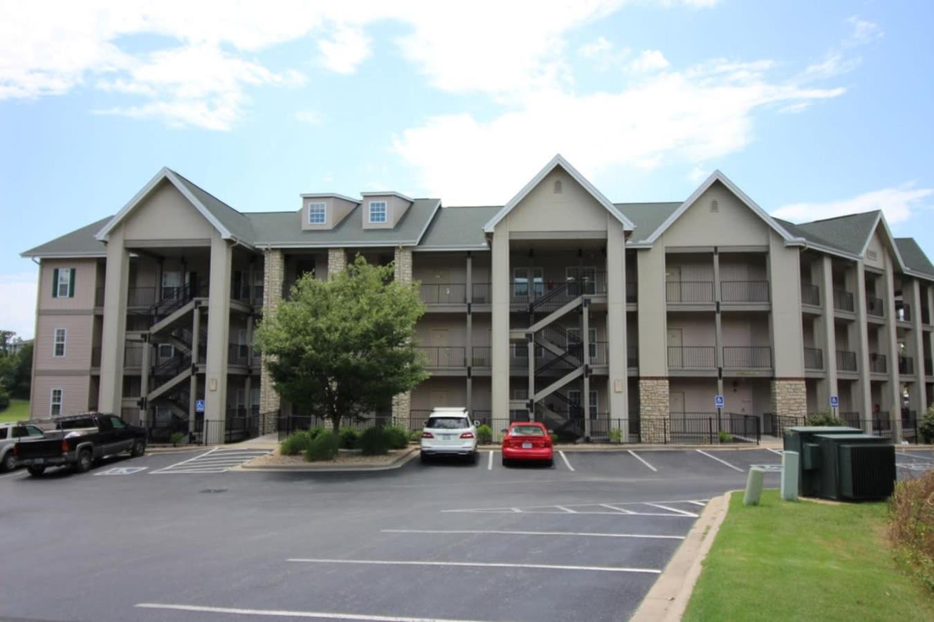 With A Walkout And Elevator Access At Thousand Hills And Next To 76 * Branson