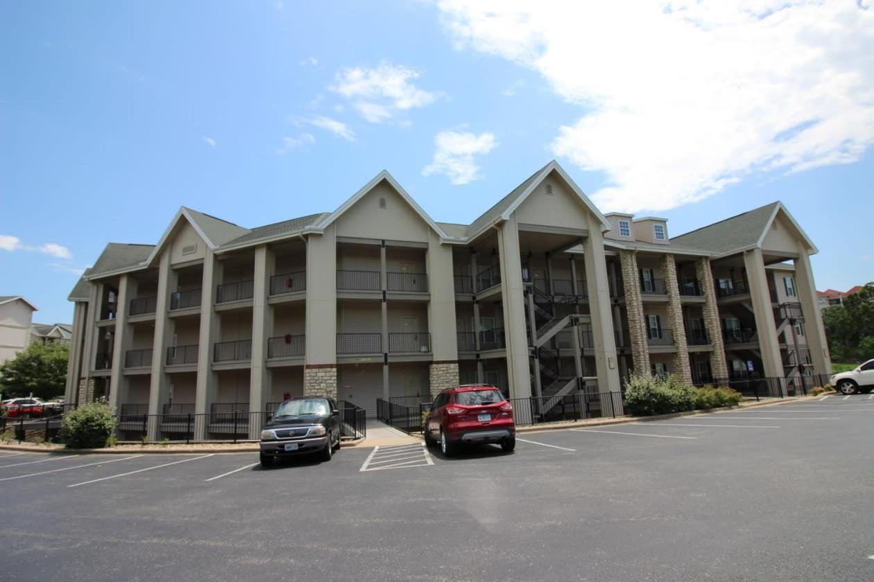 Apartment With A Walkout And Elevator Access At Thousand Hills And Next To 76