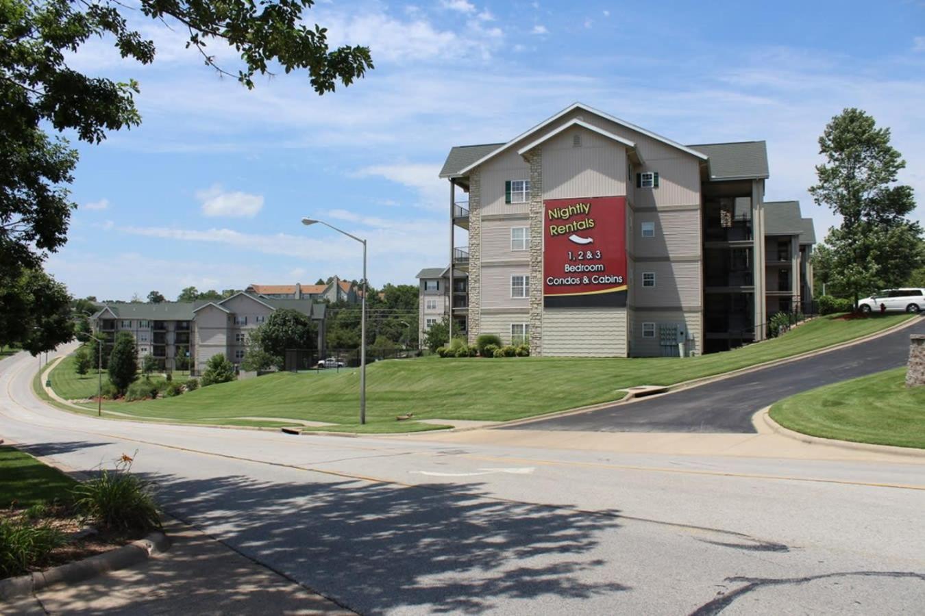 With A Walkout And Elevator Access At Thousand Hills And Next To 76 * Branson
